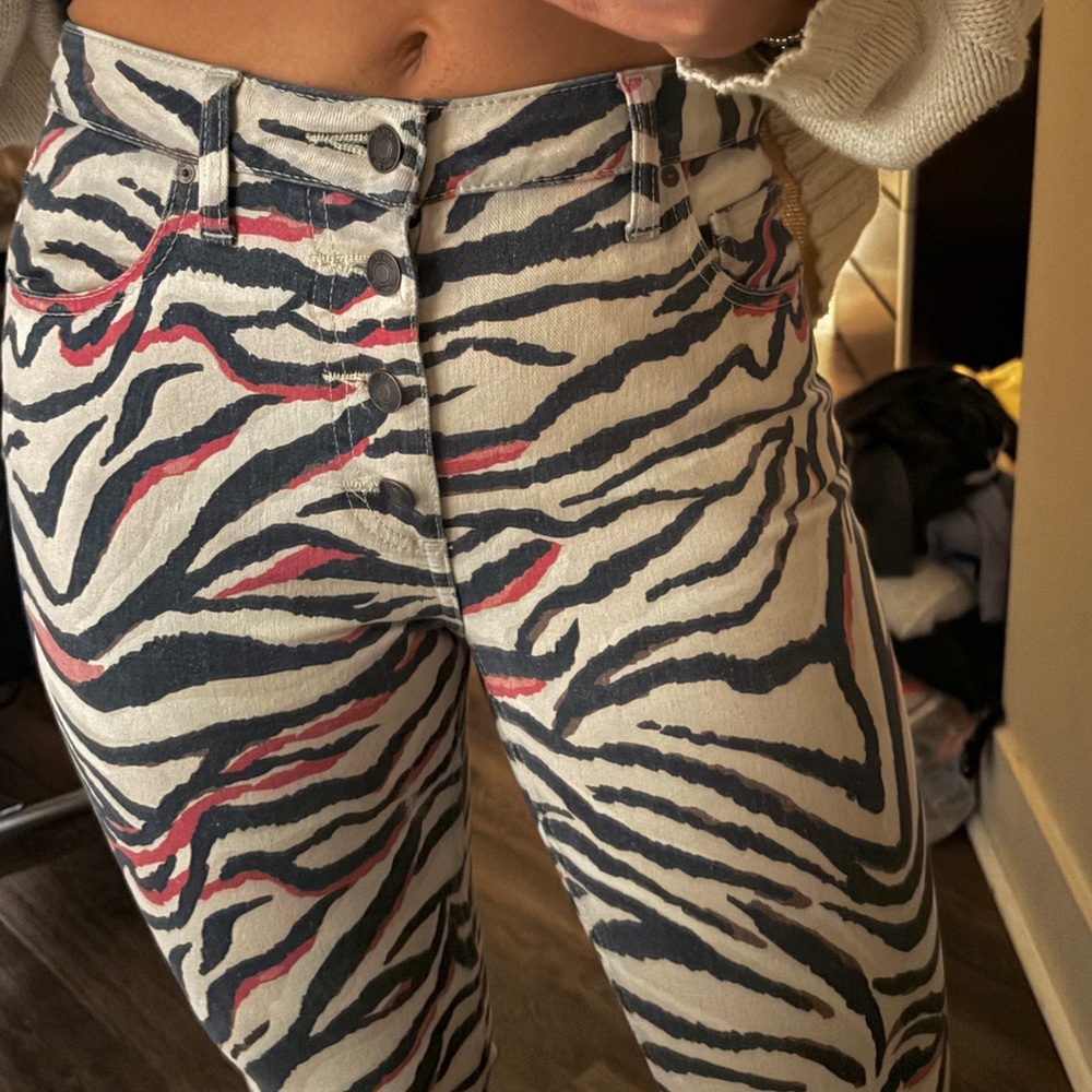 Zebra Print High-Waisted Jeans - Picture 3 of 5